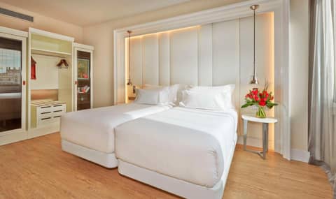 NH Collection Barcelona Gran Hotel Calderon — bedroom