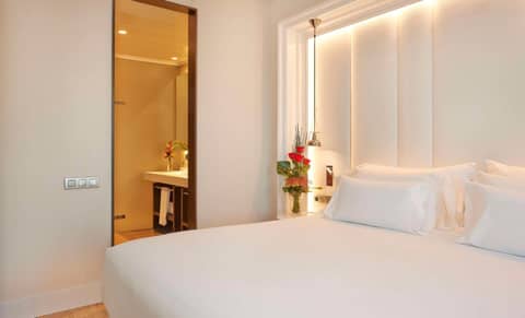 NH Collection Barcelona Gran Hotel Calderon — bedroom