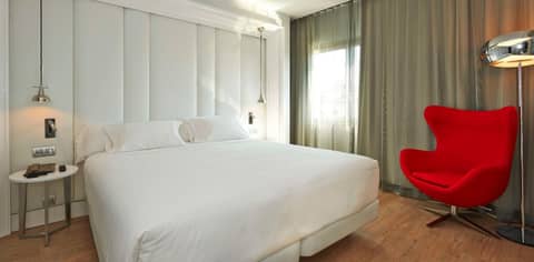 NH Collection Barcelona Gran Hotel Calderon — bedroom