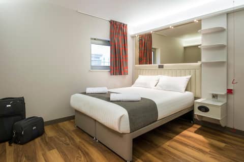 Point A Hotel London Shoreditch — hotel room