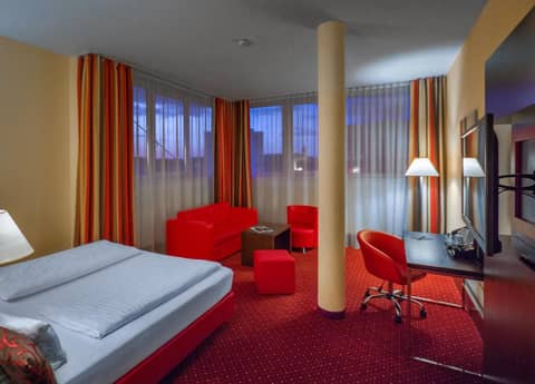 PLAZA Premium Salzburg — hotel room