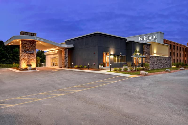 Fairfield Inn & Suites by Marriott Milwaukee North — building