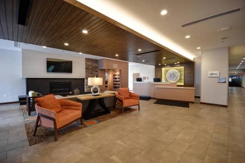 Fairfield Inn & Suites by Marriott Milwaukee North — recepcion & lobby