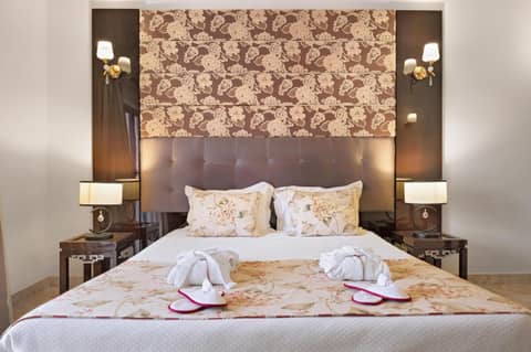 Deluxe Hotel Room — the supplier's photographs — photo 1