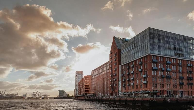 GINN Hotel Hamburg Elbspeicher — building