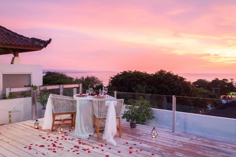 Kuta Beach Hotel — balance & terrace