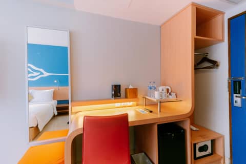 Kuta Beach Hotel — hotel room
