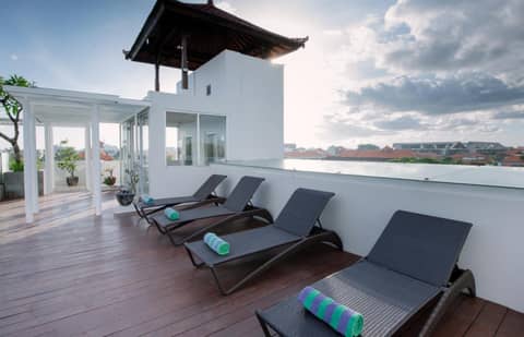 Kuta Beach Hotel — roof