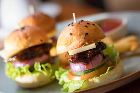 Kuta Beach Hotel — dining