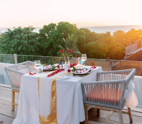Kuta Beach Hotel — dining
