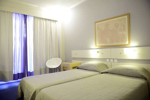 Comfort Room, 2 Twin Beds, Non Smoking, Refrigerator — the supplier's photographs — photo 1