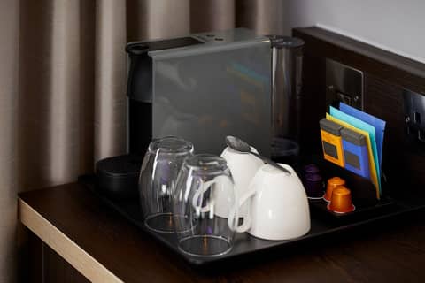 Premier Inn Manchester Airport - M56/J6 Runger Lane North — minibar