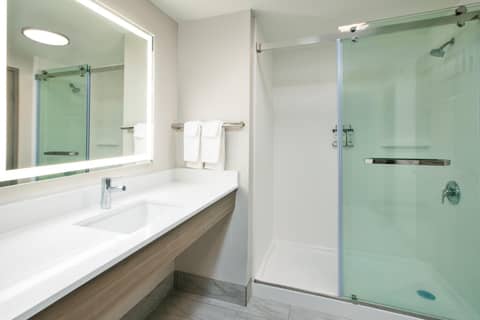 Holiday Inn Express & Suites Milwaukee NW - Park Place by IHG — photo 2