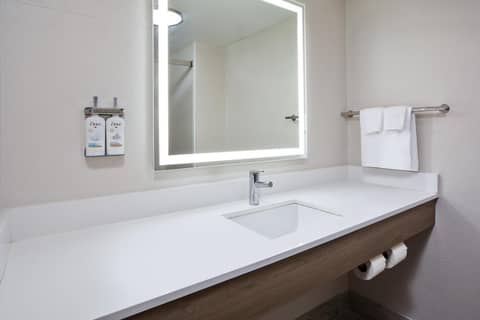 Holiday Inn Express & Suites Milwaukee NW - Park Place by IHG — photo 4