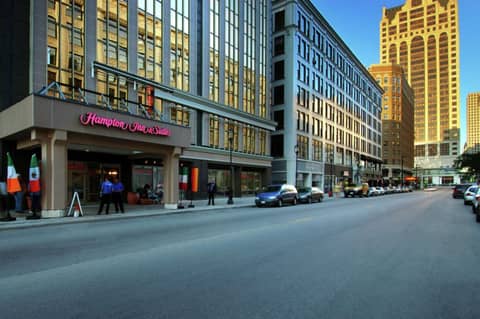 Hampton Inn & Suites Milwaukee Downtown — photo 3