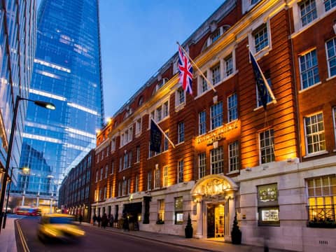 London Bridge Hotel — building