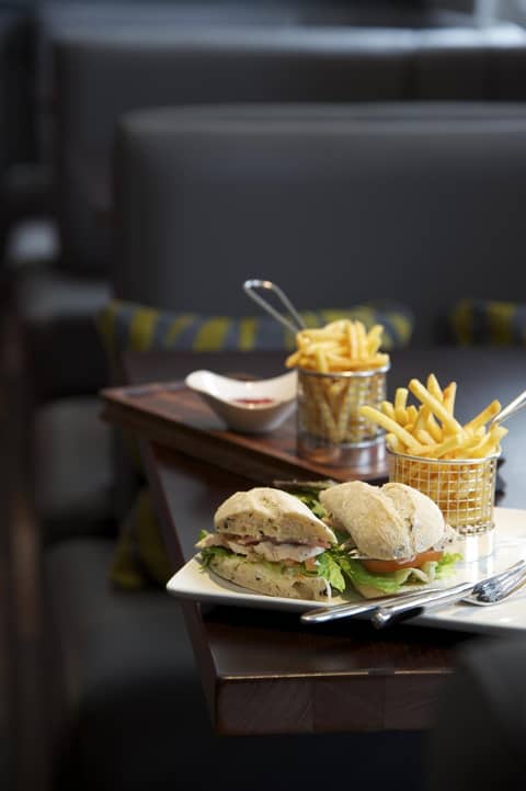 London Bridge Hotel — restaurant