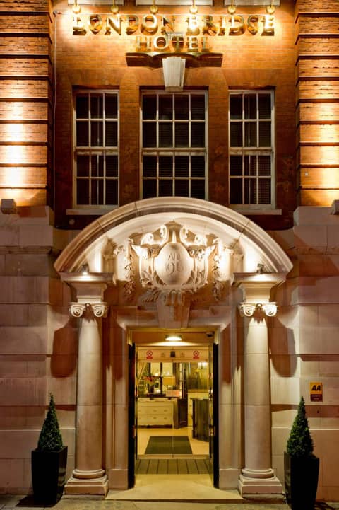 London Bridge Hotel — building