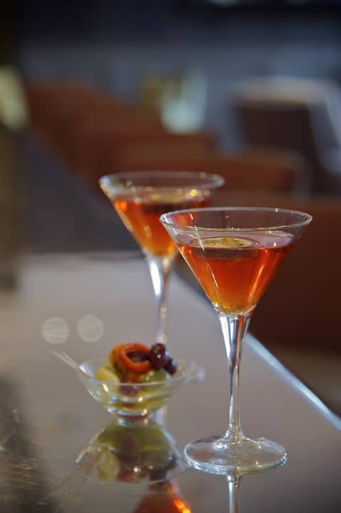 London Bridge Hotel — bar
