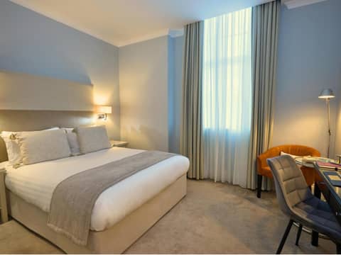 London Bridge Hotel — hotel room