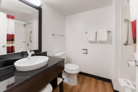 Red Roof Inn PLUS+ Columbus - Worthington — photo 3
