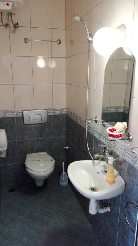 Scotty's Boutique Hotel — bathroom
