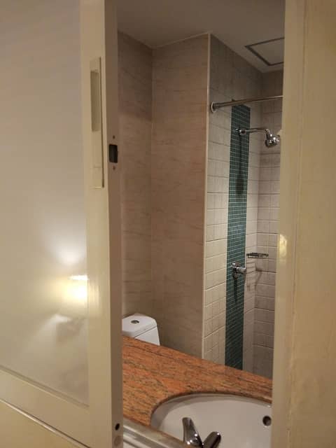 FRESH INN HOTEL — bathroom