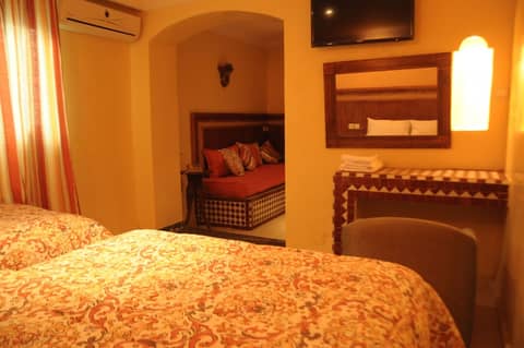 Hotel Colisee — hotel room