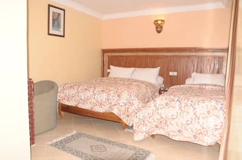 Hotel Colisee — hotel room