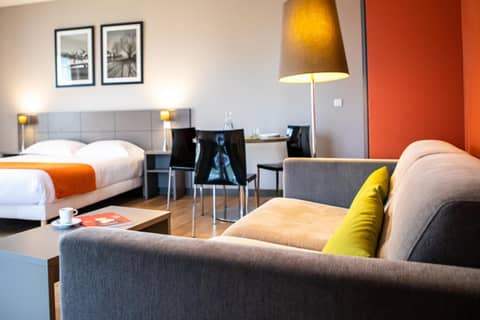 Adonis Lyon Dock Ouest — hotel room