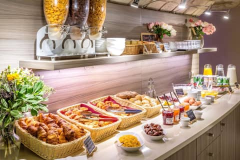 Sure Hotel by Best Western Paris Gare du Nord — dining