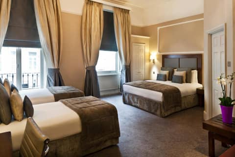 Gem Strathmore Hotel — hotel room