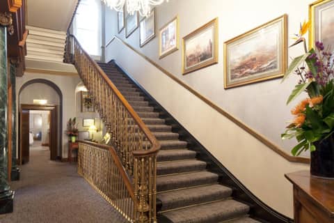 Gem Strathmore Hotel — hotel reception