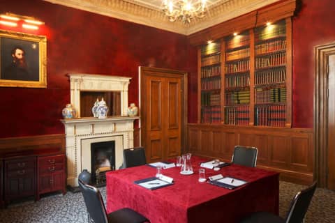 Gem Strathmore Hotel — meeting room