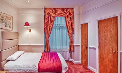 Hyde Park Radnor Hotel B&B — hotel room