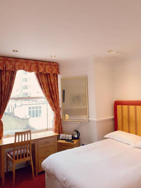Hyde Park Radnor Hotel B&B — hotel room