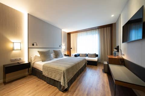 Catalonia Barcelona Plaza — hotel room