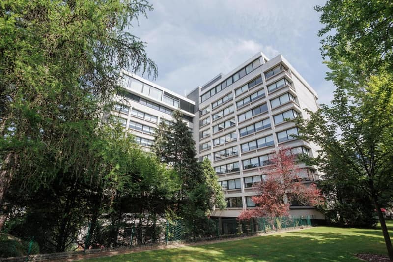 Crowne Plaza Geneva by IHG — building
