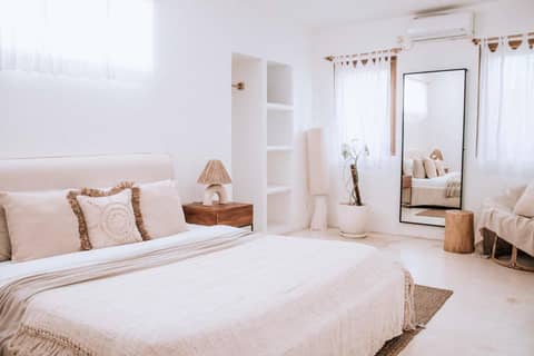 Hotel Sages — hotel room