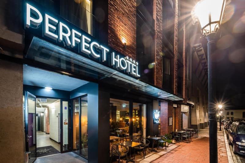 Hotel Perfect — building