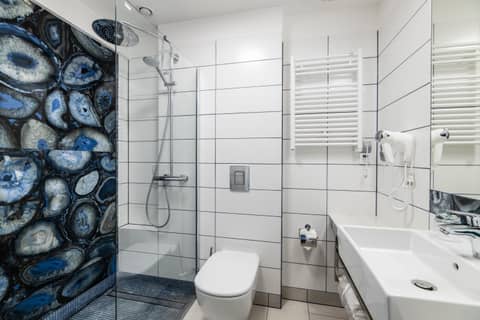Hotel Perfect — bathroom