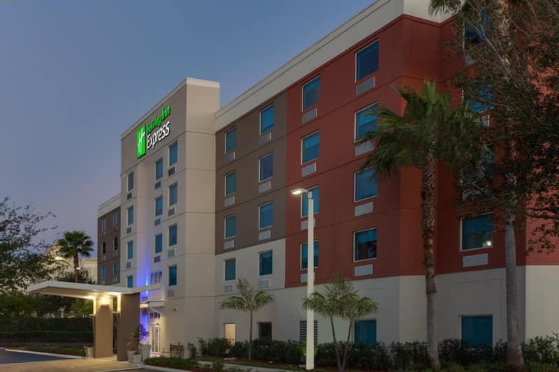 Holiday Inn Express Hotel & Suites Fort Lauderdale Airport/Cruise Port by IHG — building