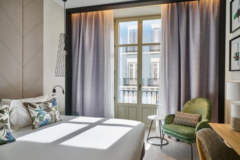 Vincci Larios Diez — hotel room