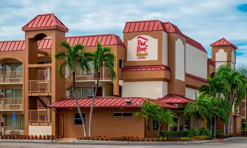 Red Roof Inn PLUS+ & Suites Naples Downtown-5th Ave S — building