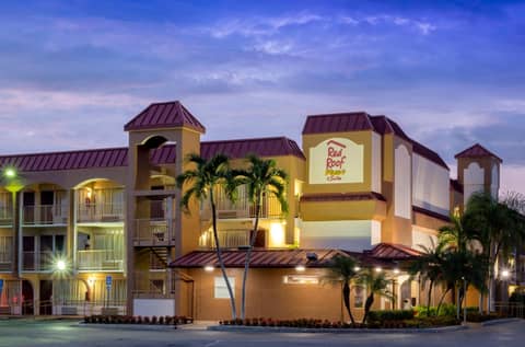 Red Roof Inn PLUS+ & Suites Naples Downtown-5th Ave S — photo 6
