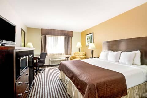 Baymont by Wyndham Dallas/ Love Field — photo 2