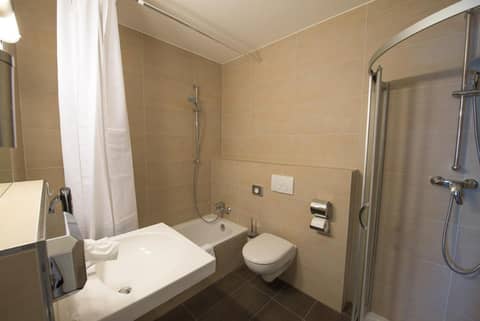 Trip Inn Goethe Conference Hotel — bathroom