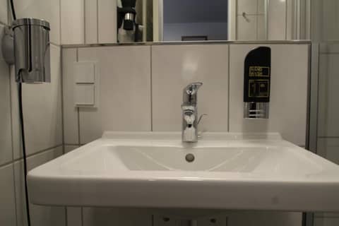 Trip Inn Goethe Conference Hotel — bathroom