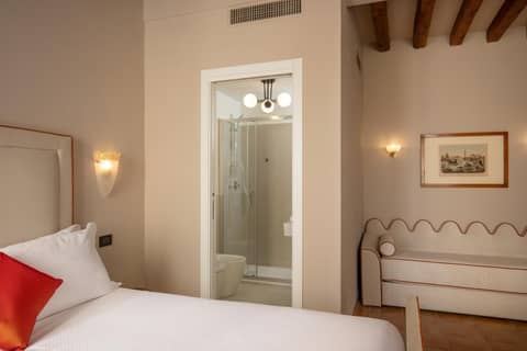 Daplace - Antica Casa Coppo 1 — hotel room