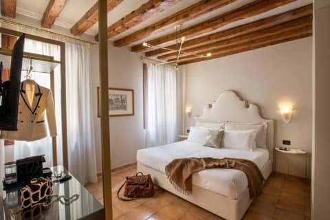 Daplace - Antica Casa Coppo 1 — hotel room